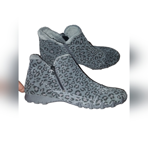 Skechers gray cheetah print booties size 10 - Picture 1 of 14